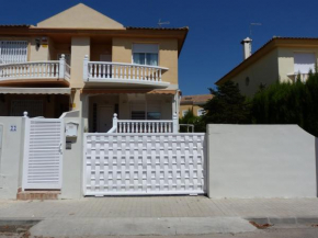Отель Adosado Calle Mar Cantabrico  La Pobla de Vallbona